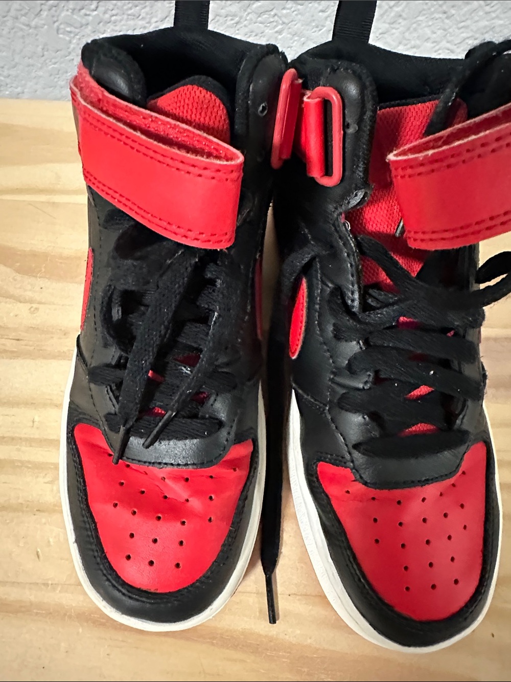 Kids High-Top Sneakers in Red and Black with Hook-and-Loop Strap 6.5 /7